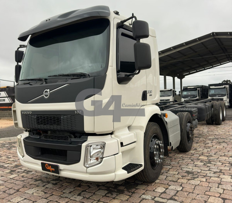 VOLVO VM 330 8X2 2017/2018