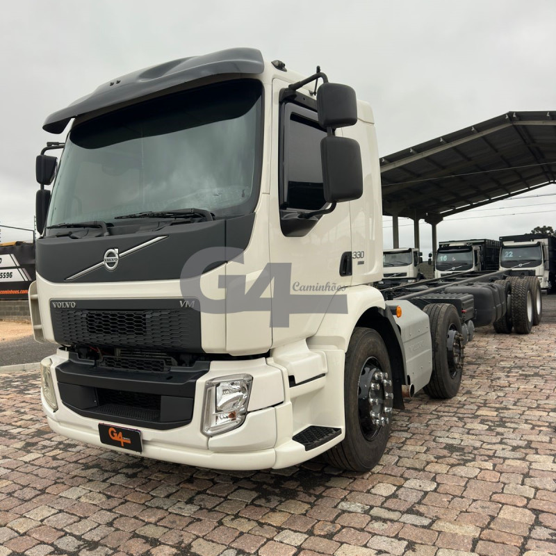 VOLVO VM 330 8X2 2017/2018