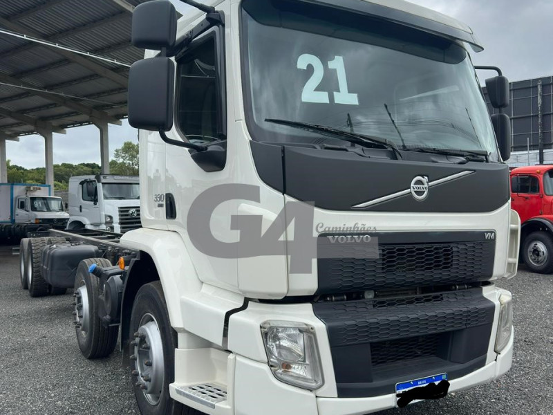 VOLVO VM 330 8X2 2021