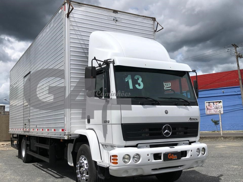 MB ATRON 1719 4X2 2013 BAÚ